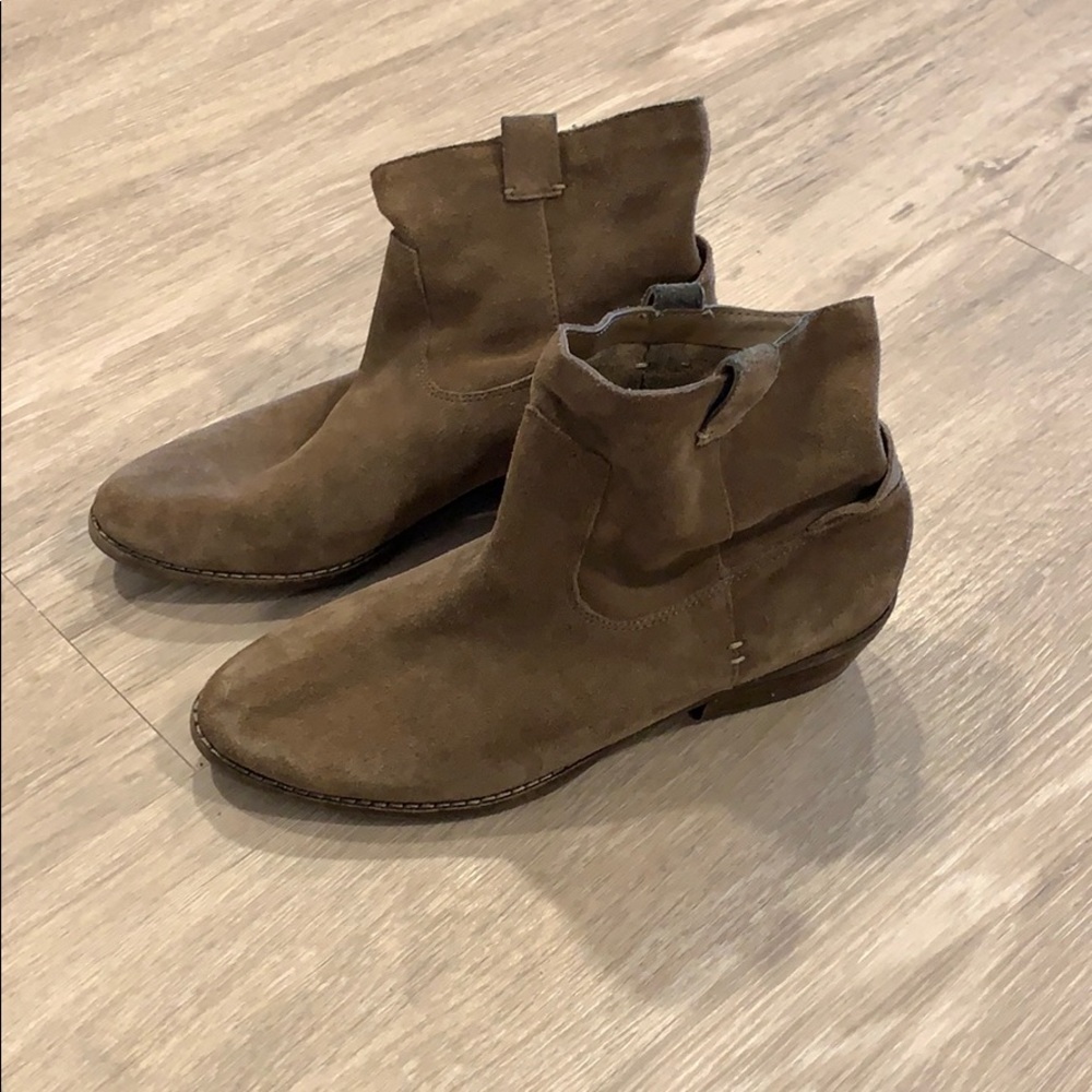 🖤 Dolce Vita Suede Ankle Booties 🖤